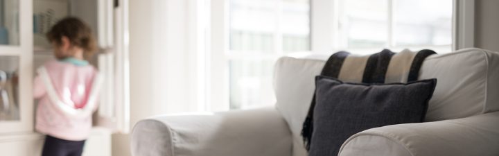 1380x431_texture-indoors-apartment-background-bright-clean-comfortable-comfy-contemporary-copy-space-couch_t20_YNeplE
